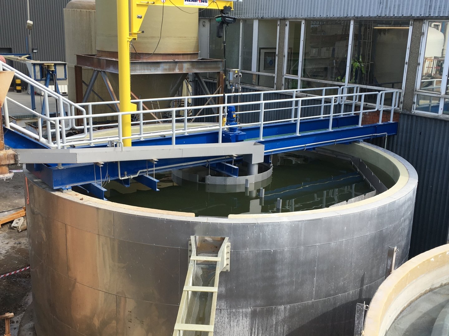 Thiết bị gạt bùn bể tròn