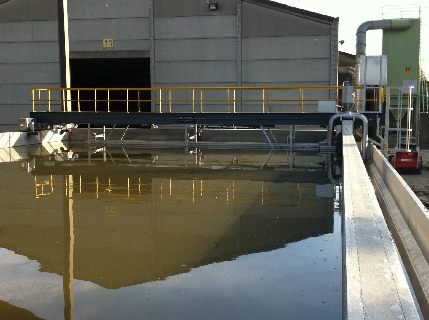 Thiết bị gạt bùn bể hình chữ nhật