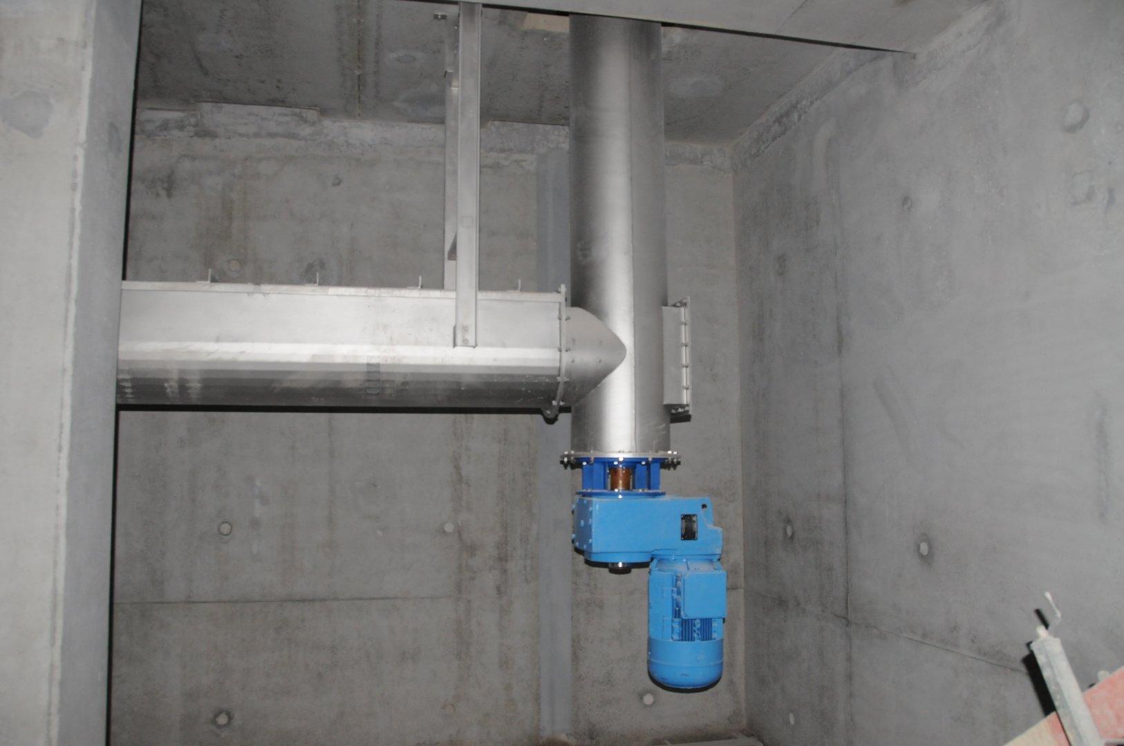 Vít tải rác chuyển động dọc