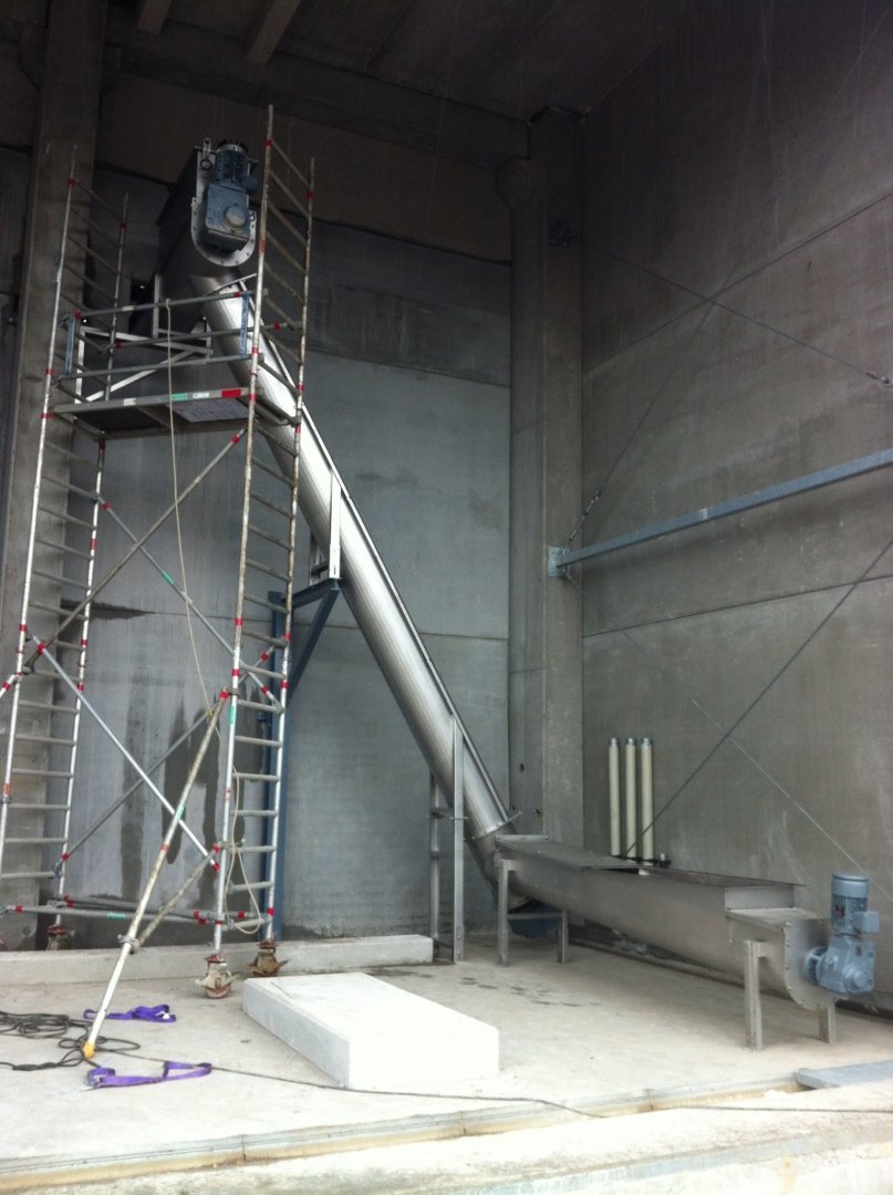 Vít tải rác chuyển động dọc