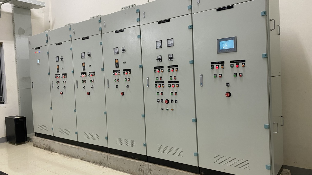 Tủ điện điều khiển