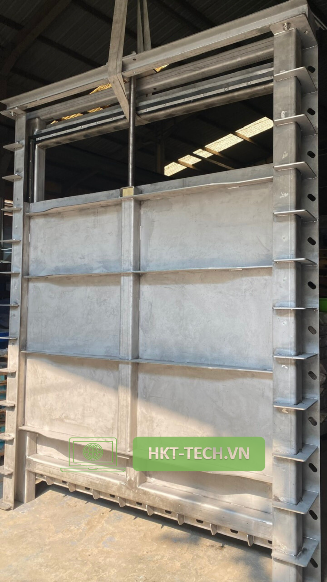 Van cửa phai kích thước dưới W2500mm x H2500mm