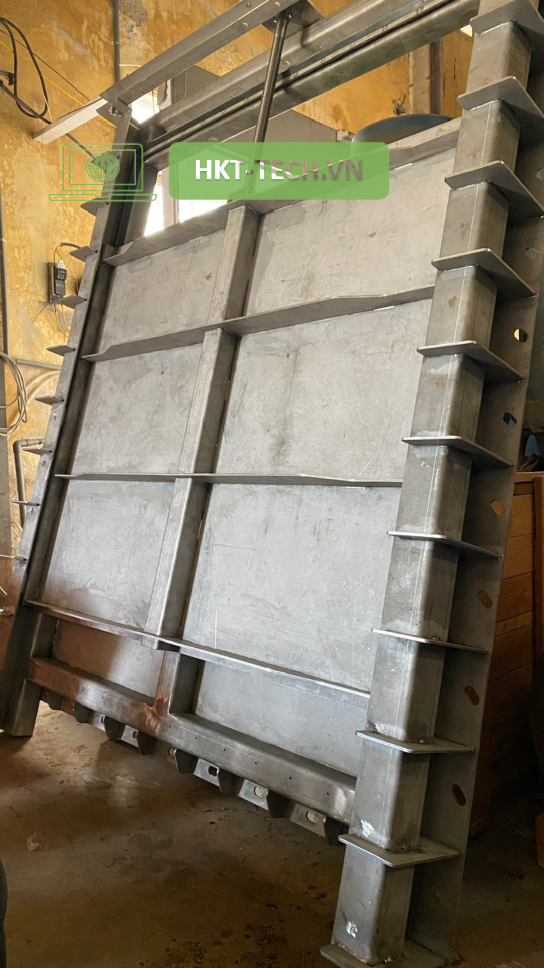 Van cửa phai kích thước dưới W2500mm x H2500mm