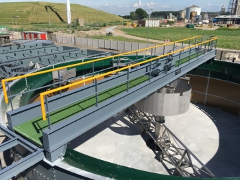 Thiết bị gạt bùn bể tròn