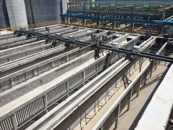 Thiết bị gạt bùn bể vuông